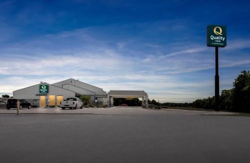 Shawnee Hotel | Quality Inn Shawnee North I-40