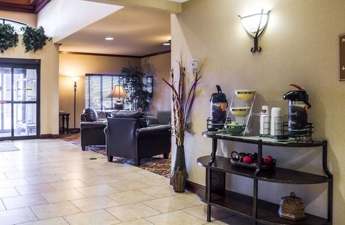 Buffalo Ridge Hotel | Quality Inn & Suites Airport North