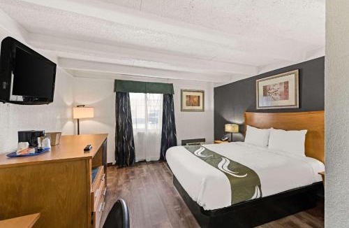 Council Bluffs Hotel | Quality Inn & Suites Council Bluffs - Omaha East