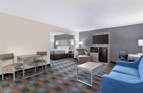 Fort Madison Hotel | Quality Inn & Suites Fort Madison near Hwy 61