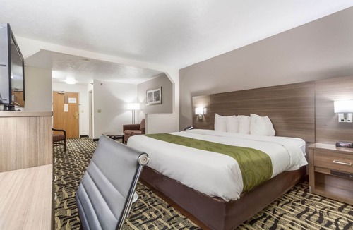 Chalco Hotel | Quality Inn & Suites Omaha Chalco