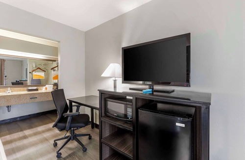 Santee Hotel | Quality Inn & Suites Santee I-95