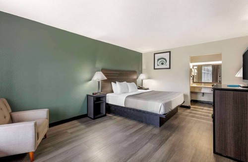 Santee Hotel | Quality Inn & Suites Santee I-95
