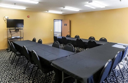Watertown Hotel | Quality Inn & Suites Watertown near Prairie Lakes Ice Arena
