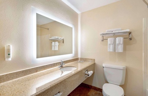 Valley Hotel | Quality Inn Valley - West Point