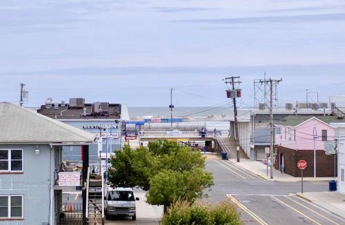 Wildwood Hotel | Quebec Motel