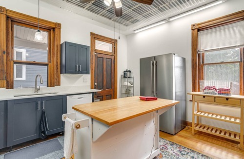 Downtown Omaha House | Queen Ann Historical Charm Home Vacation Home Near Downtown Omaha NE