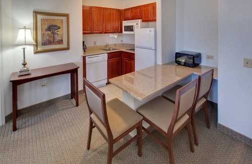 Rockford Apartment | Queen Suite. Pool & Breakfast. Near Museum!