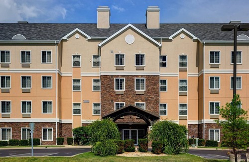 Rockford Apartment | Queen Suite. Pool & Breakfast. Near Museum!