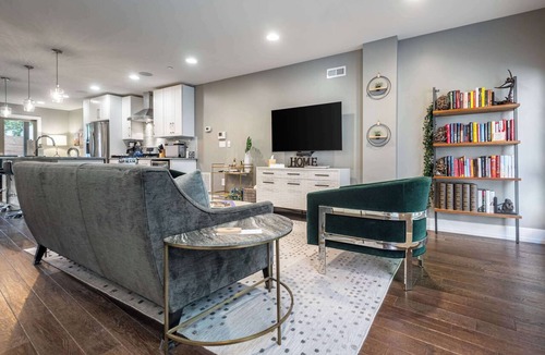 Queen Village Condo | ‼️Queen Village 3BR Condo Near Italian Market