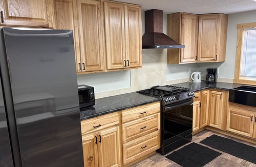 Lingle House | Quick Escape 2 Bedrooms n Lingle, Wy! with free Wifi & Parking