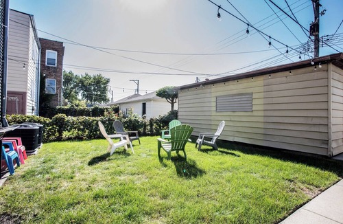 Mayfair Apartment | Quiet 2BR Apartment w/Parking, Workspace & Train Access