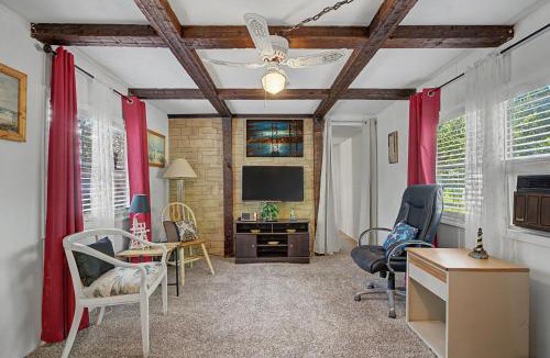 Maple Hill House | Quiet 2BR Retreat Sleeps 4 Near Beaches & Nature