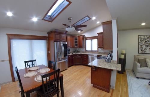 Elgin House | Quiet 3BR Home Near Hospital, Finished Basement, Fast WiFi