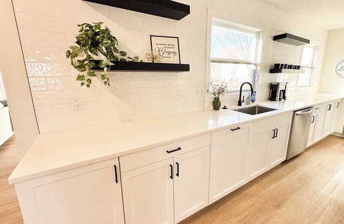Beatrice House | Quiet 4-bedroom house charming Beatrice