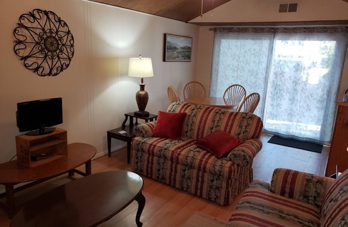 West Belmar House | Quiet 500sf Private Cottage in Belmar Kids & Pets