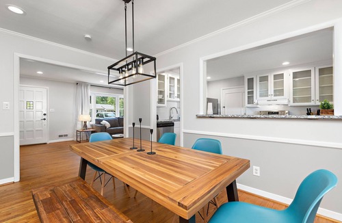 Overland Park House | Quiet 5BR Gem- wKings! 30min to World Cup - Walk to Shopping/Dining