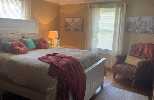 Kodak House | Quiet acreage Exit 407 I 40 Sevierville/Pigeon Forge gateway to the Smokies