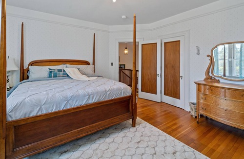 Woodford House | Quiet and Peaceful Century Old Farm House Stunning & Luxurious
