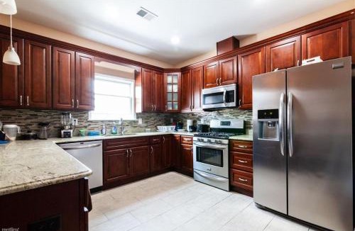 The Heights Bed & Breakfast | Quiet apt only 15 mins from Midtown NYC