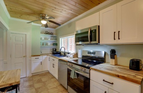 West Jefferson House | Quiet Blue Ridge Escape Near Hiking and Town