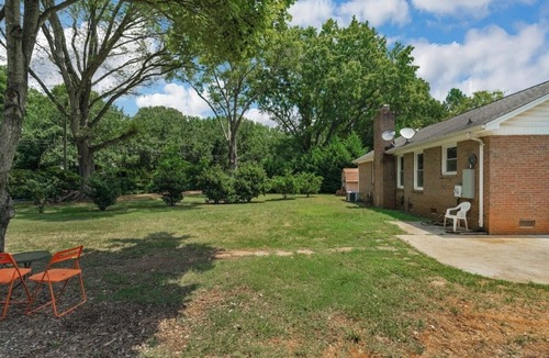 Charlotte House | Quiet Cul-de-Sac Escape in Heart of Charlotte