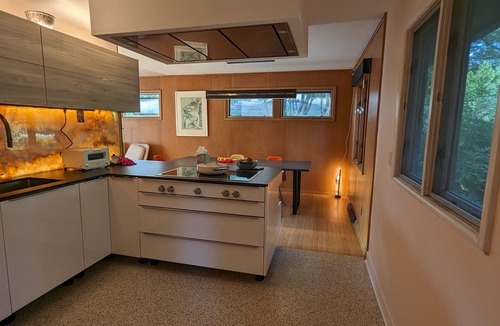 Monona House | Quiet, family-friendly home on lake bike path 10 minutes from downtown Madison