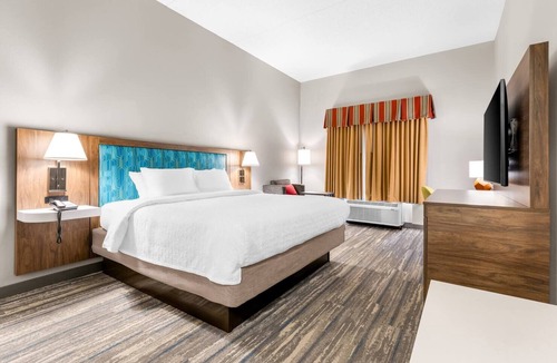 Guntersville Hotel | Quiet Guest Stay Near Scenic Lake Perfect for Nature Enthusiasts