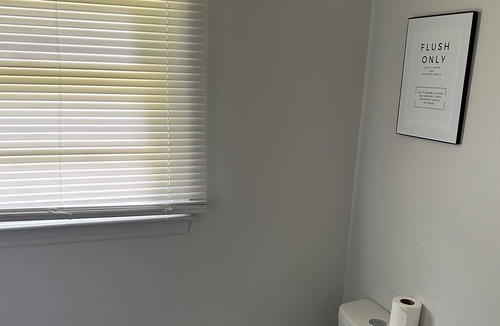 Kelly House | Quiet, Minimal Home: 18 Min from White Lake
