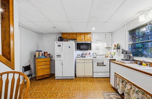 Lynchburg House | Quiet & Peaceful Nature Walkout w/Stocked Kitchen