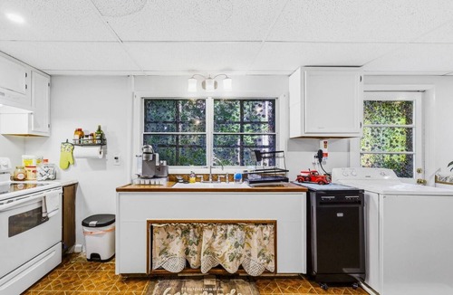 Lynchburg House | Quiet & Peaceful Nature Walkout w/Stocked Kitchen