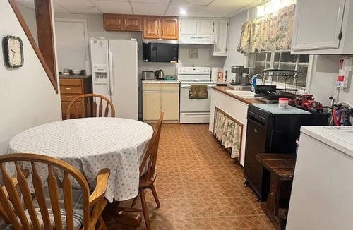 Lynchburg House | Quiet & Peaceful Nature Walkout w/Stocked Kitchen