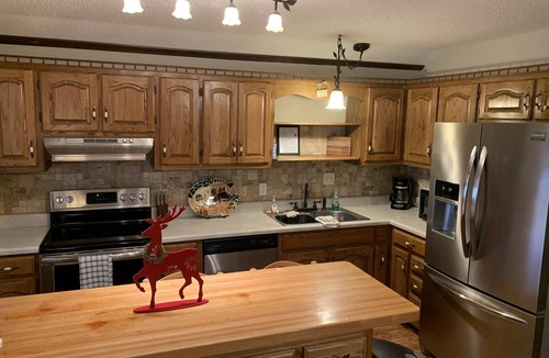 Guntersville House | QUIET PRIVATE BLUFF TOP HIDEAWAY, CLOSE TO EVERYTHING