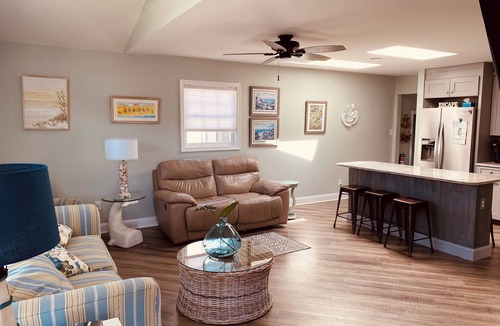 North Cape May House | Quiet retreat along the bay“BLU-DOLPHIN” with OUTDOOR SHOWER