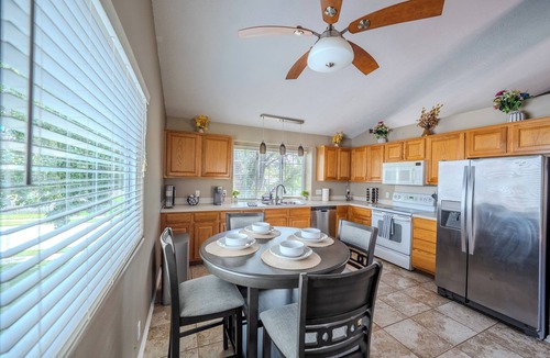 Omaha House | Quiet retreat yet couple mins to Costco Walmart Target and all major shopping.