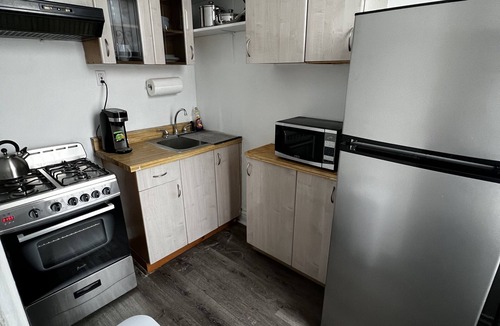 Crown Heights Apartment | Quiet Vintage Apartment