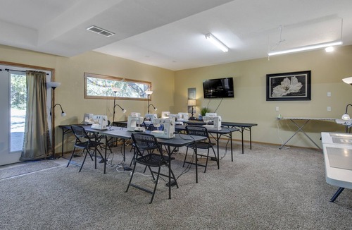 Hamilton House | Quilter's Paradise Retreat @Home Inn Hamilton. Great for retreating and relaxing