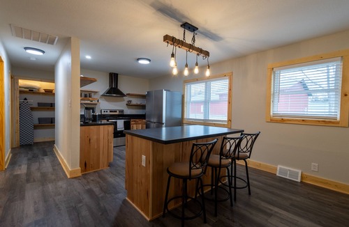 Hamilton House | Quilter's retreat! 3 quilting spaces and 2 full bathrooms!