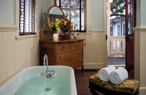 Downtown Baltimore Bed & Breakfast | Rachael's Inner Harbor Boutique Inn - The Ella Virginia Suite
