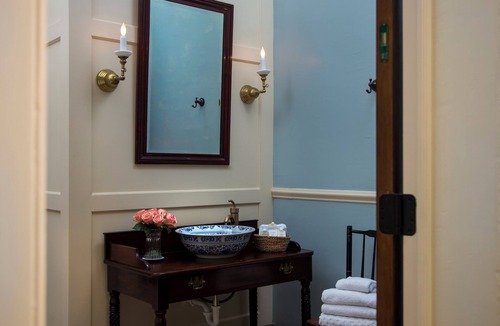 Downtown Baltimore Bed & Breakfast | Rachael's Inner Harbor Boutique Inn - The Odorian Room
