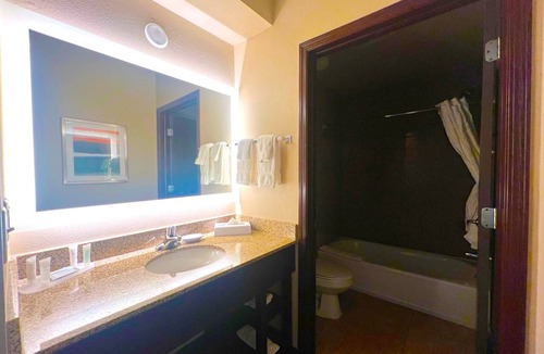 River Falls Hotel | Radisson Hotel River Falls