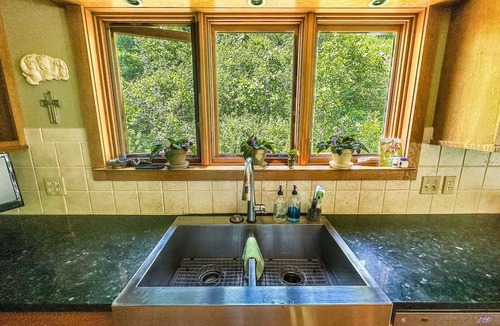 Rapid City House | Rally Rental! Creekside Estate in Magic Canyon