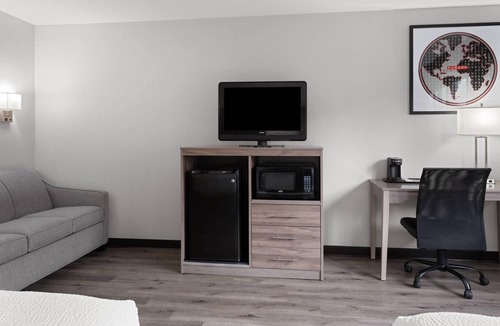 Cedar Rapids - Iowa City Hotel | Ramada by Wyndham Cedar Rapids South