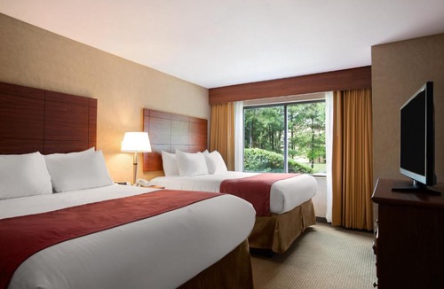 Osbornsville Hotel | Ramada by Wyndham Toms River