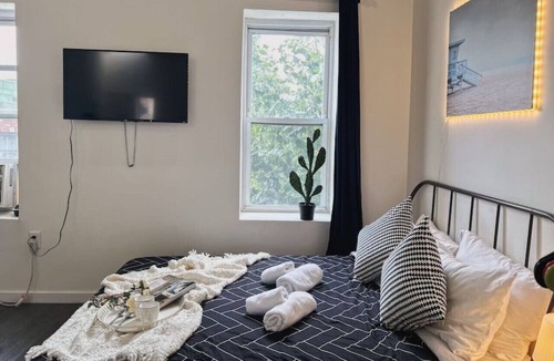 Graduate Hospital Apartment | Ramblei near Rittenhouse Square | Studio - 3F