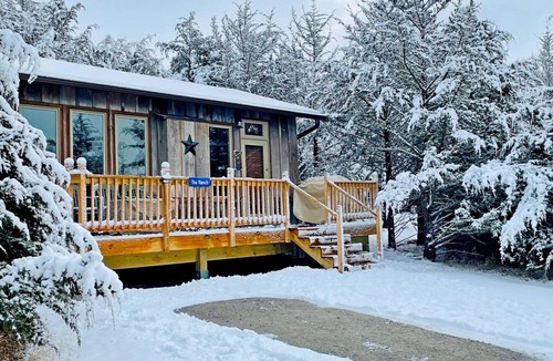Ashland Cabin | Ranch Cabin w/Hot Tub. Communal Sleeping 2 Queen + Full Trundle