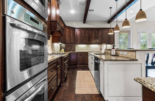 Madisonville House | Ranch Retreat with Private Pool, less than an hour to Bryan/College Station, TX