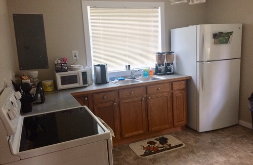 Falmouth House | Rappahannock River Cottage - close to I-95! Sleeps 6! Pets ok!