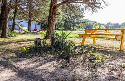 Albany House | Ravenna Pond Retreat - Peaceful Farmhouse Getaway