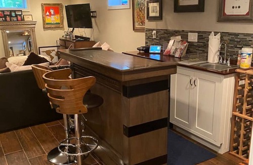 Red Bank Apartment | Red Bank Deluxe apartment with all amenities!